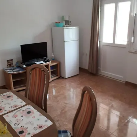 Laura Apartment *