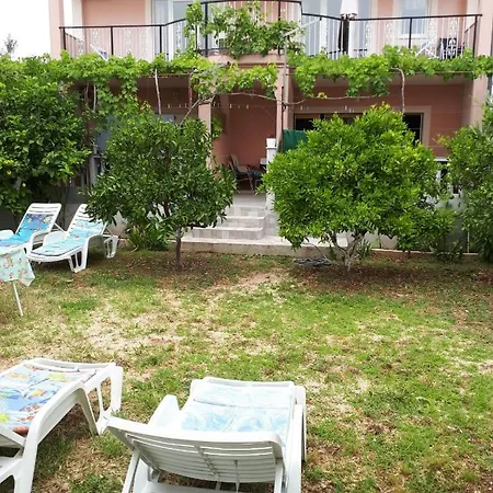 Laura Apartament *